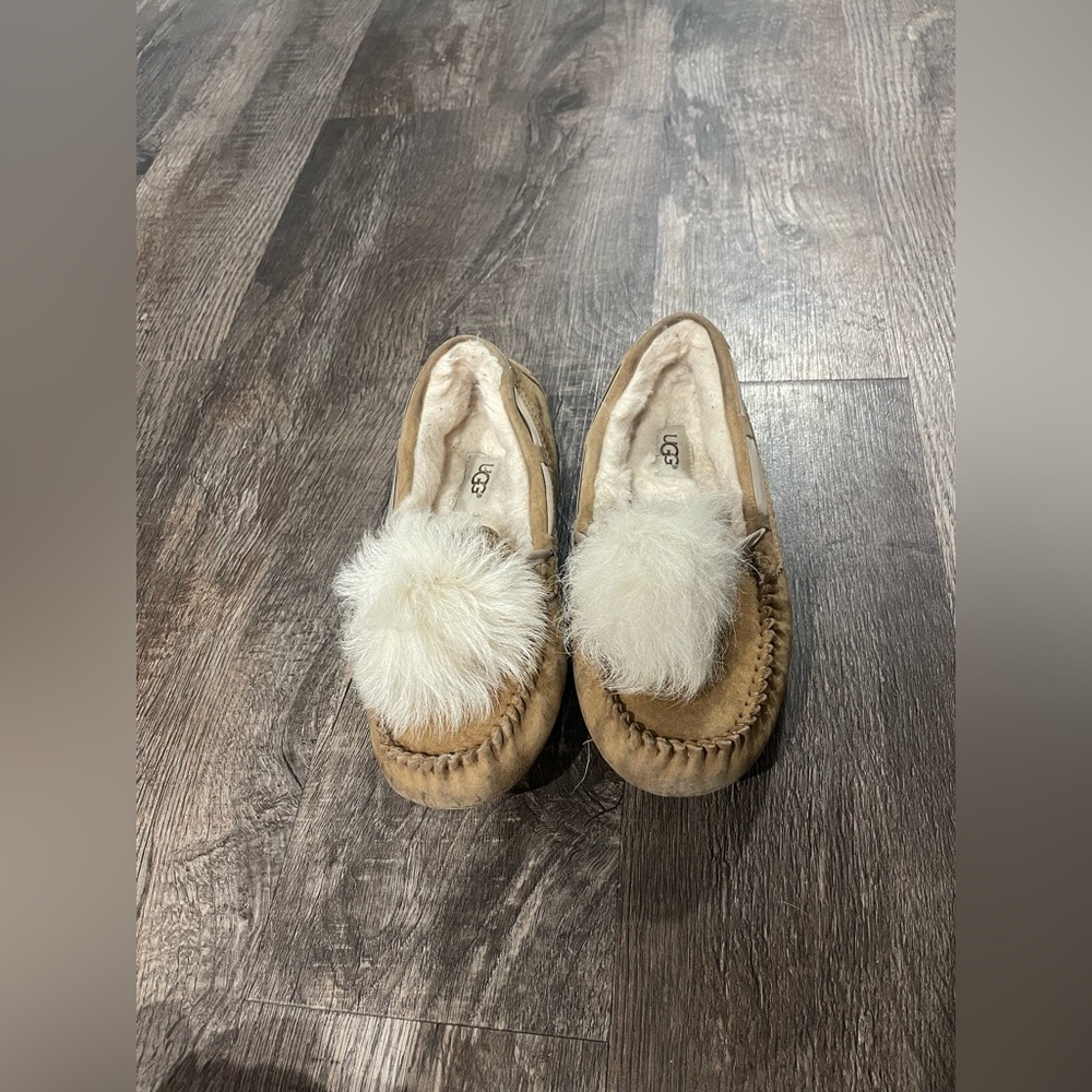 UGG Tan Slippers with Cream Fluffy‎ Pom